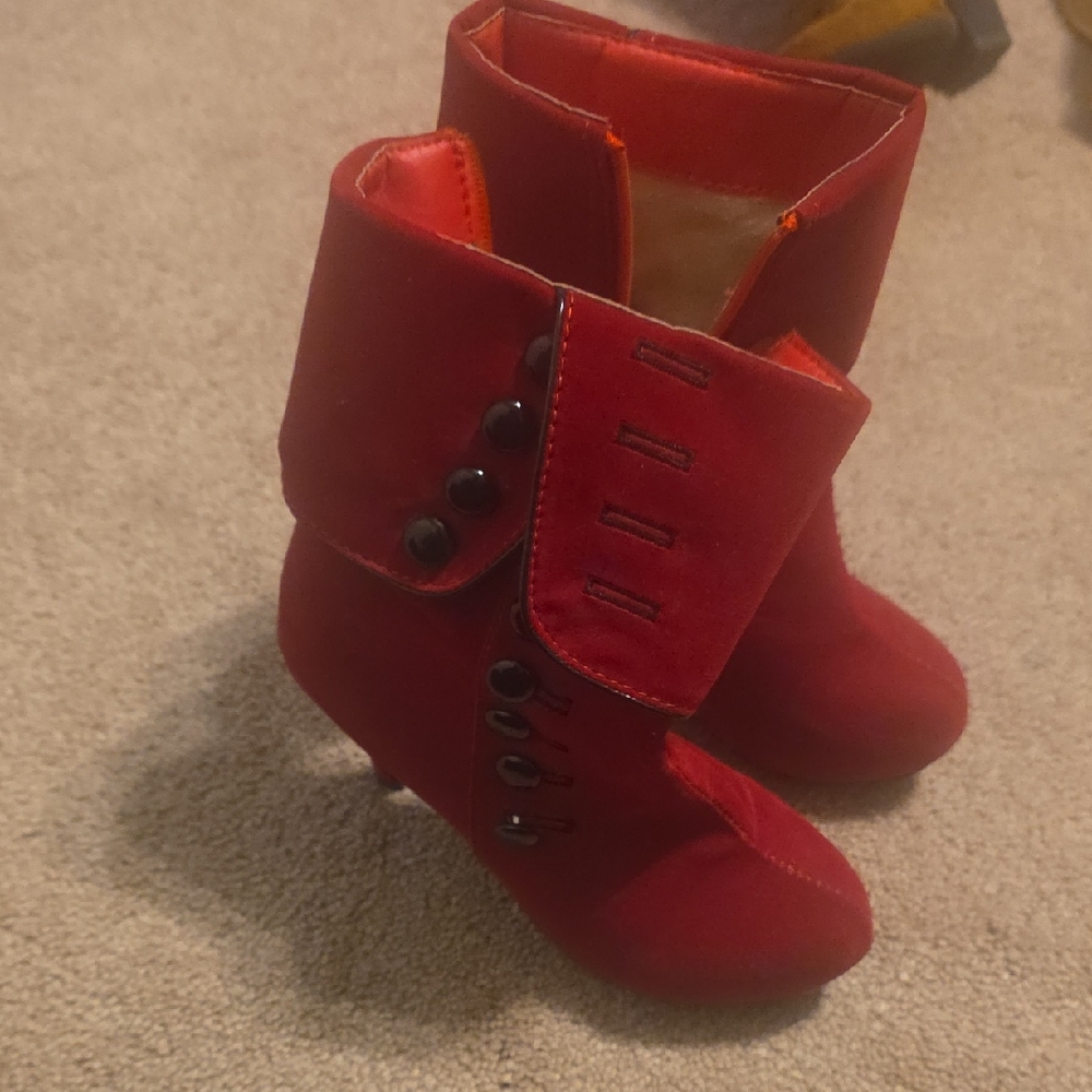 Elegant Red Heeled Boots with Button Accents